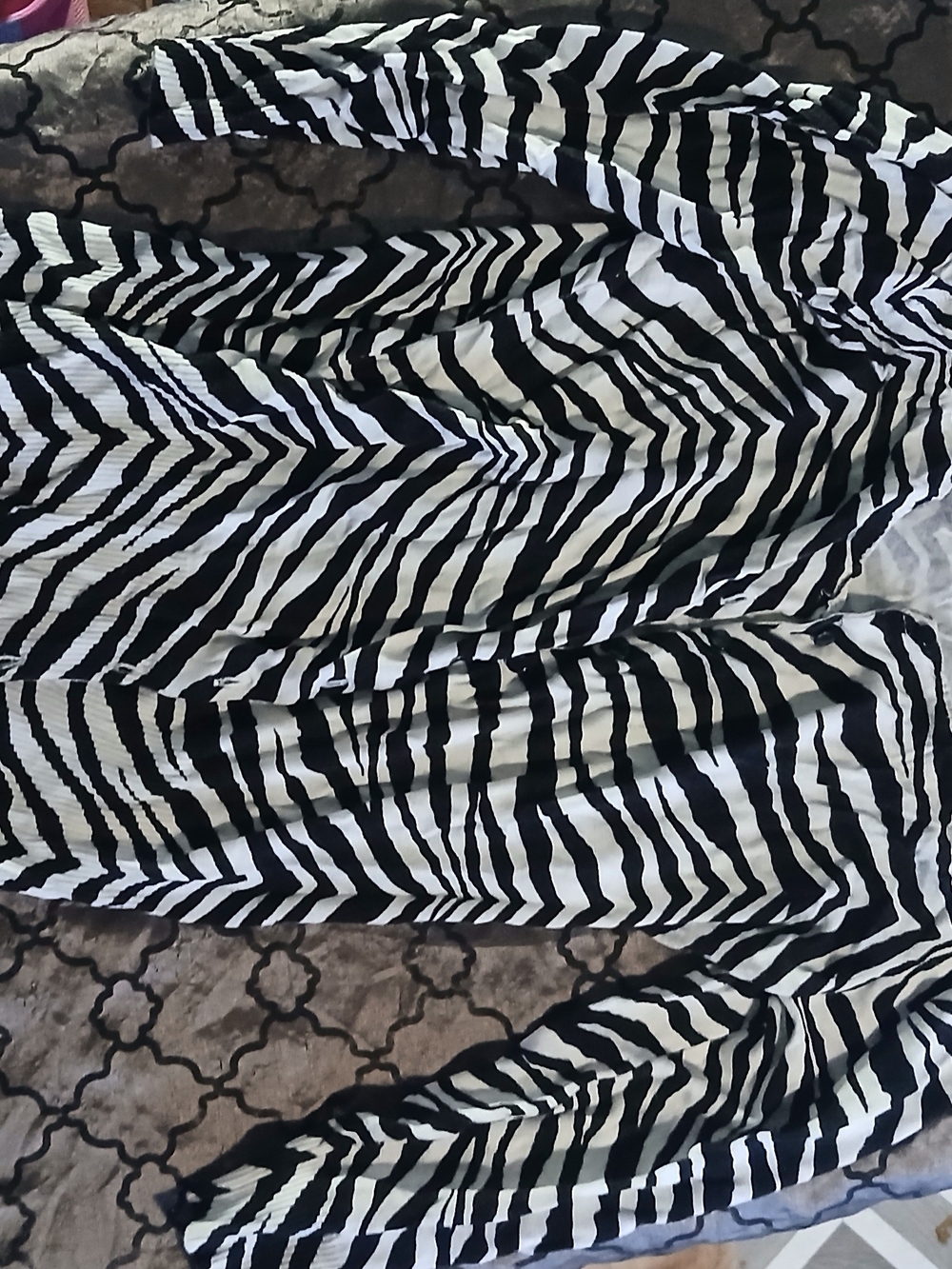 Joseph A. Light Gray & Black Patterned Top